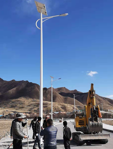 甘南碌曲10米昆玉太阳能路灯项目