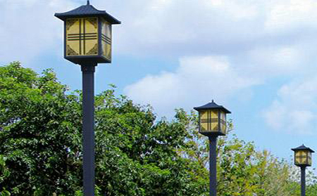 太阳能昆玉庭院灯怎么选亮度与续航更耐用